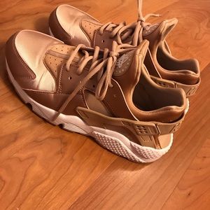 Nike Rose Gold Huarache 10.5